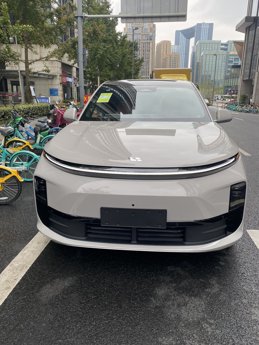 J9旗舰集团 MEGA 高压纯电 MPV